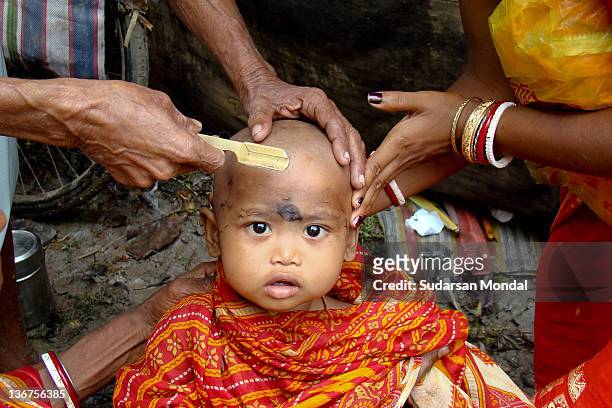 256 Hair Cutting India Photos and Premium High Res Pictures - Getty Images