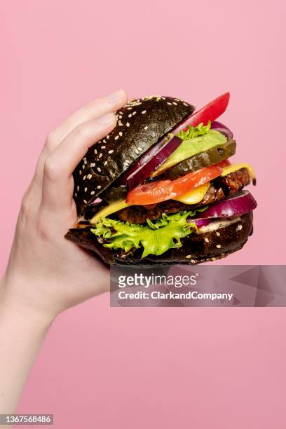 vegan burger - vegan imagens e fotografias de stock