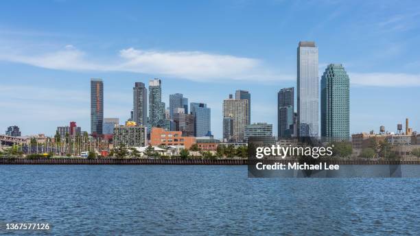 view of long island city towers from roosevelt island - new york - long island city stockfoto's en -beelden