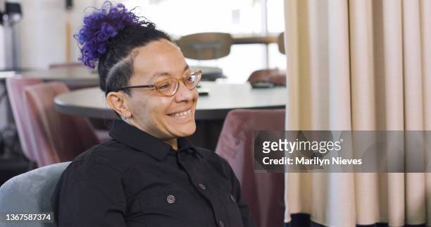 black woman sitting at conference smiling - older woman colored hair stock pictures, royalty-free photos & images