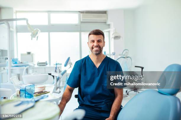 the face of his office - dentista imagens e fotografias de stock