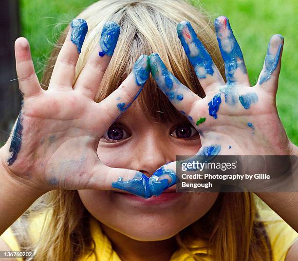 small girl showing finger painting - 4 girls finger painting bildbanksfoton och bilder