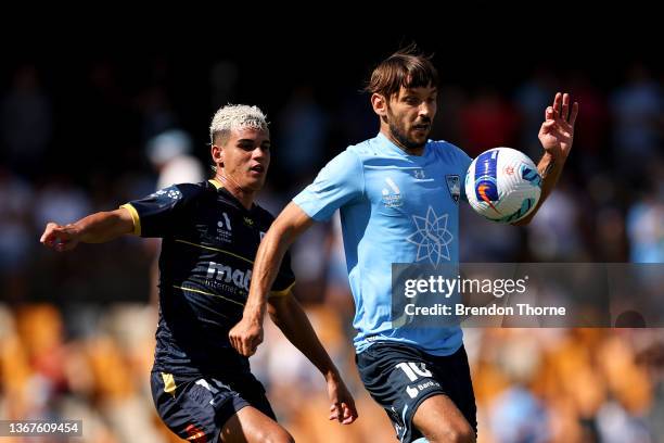 Milos Ninkovic of Sydney competes with Matheus Rodrigues of the Mariners during the round 12 A-League Men's match between Sydney FC and Central Coast...