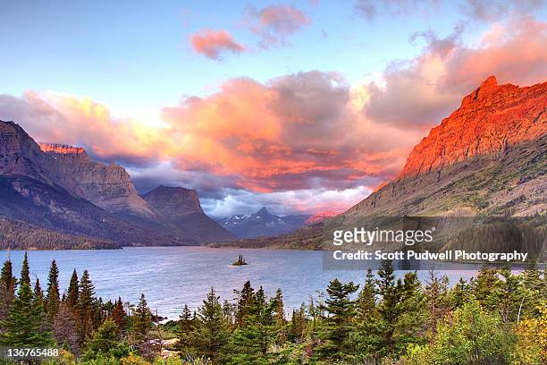 wild goose iisland sunrise - glacier national park us stock pictures, royalty-free photos & images