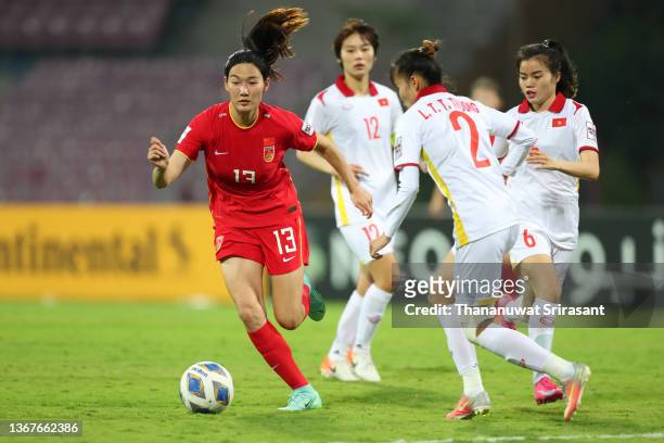 Yang Lina of China takes on Luong Thi Thu Thuong of Vietnam during the AFC Women's Asian Cup quarter final between China and Vietnam at DY Patil...