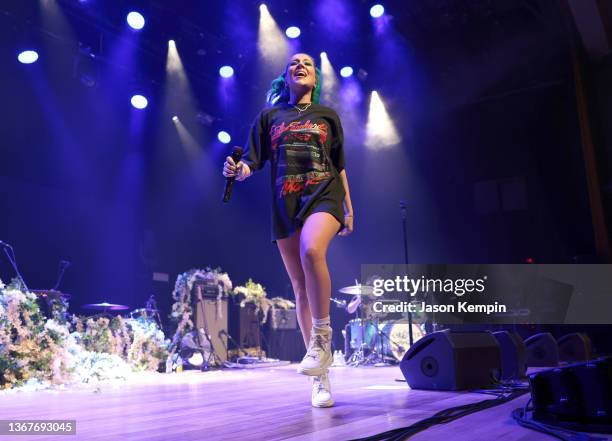 P Sand Singer Charlotte (Singer) Photos and Premium High Res Pictures - Getty Images