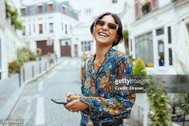fashionable millennial woman with sunglasses in city of paris - paris street woman stockfoto's en -beelden