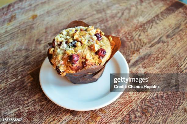 cranberry muffin - muffin stockfoto's en -beelden