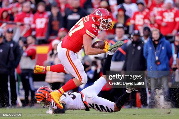 Tight end Travis Kelce of the Kansas City Chiefs avoids the tackle of defensive back Michael Thomas of the Cincinnati Bengals after catching a first...