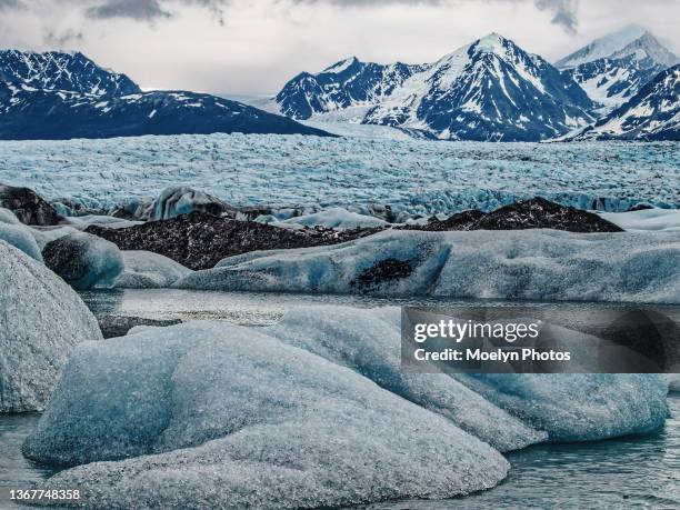 knik glacier scenery - chugach mountains stock-fotos und bilder