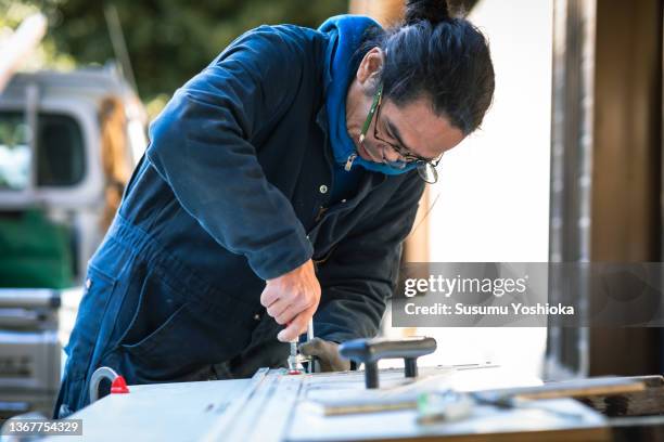 men renovating an old house in rural japan. - arbeiter winter stock-fotos und bilder