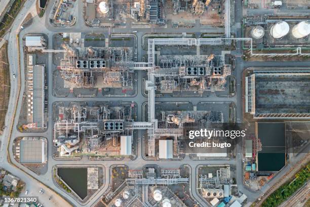 oil refinery factory - storage tank stock-fotos und bilder