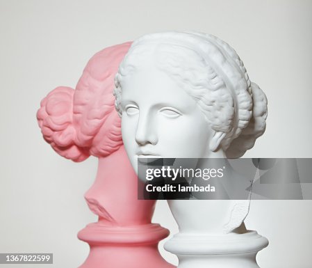 Bustos coloridos brancos e rosas das Deusas Gregas Bustos coloridos brancos e rosas das Deusas Gregas