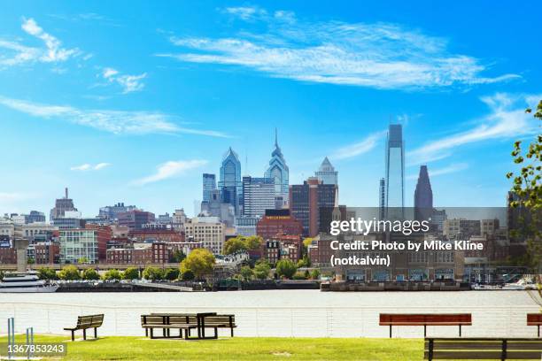 philadelphia skyline - delaware river bildbanksfoton och bilder