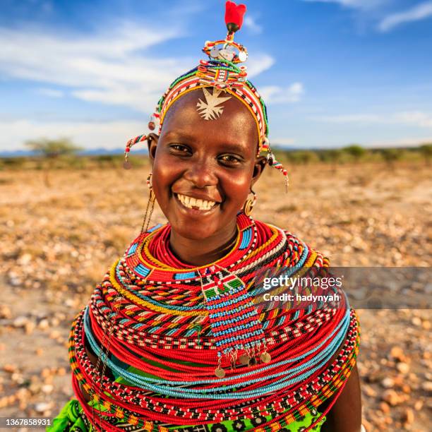 retrato de una mujer africana de la tribu samburu, kenia, áfrica - a beautiful masai woman fotografías e imágenes de stock