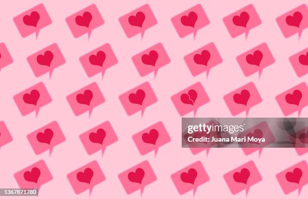 social media talk balloon with red heart icon on pink background - online dating 個照片及圖片檔