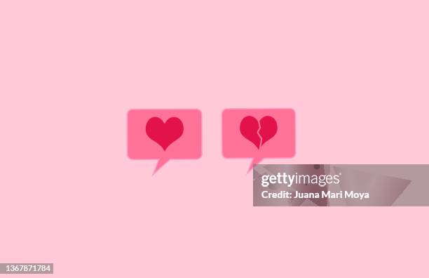 social media talk balloon with red heart icon on pink background - cuore spezzato foto e immagini stock