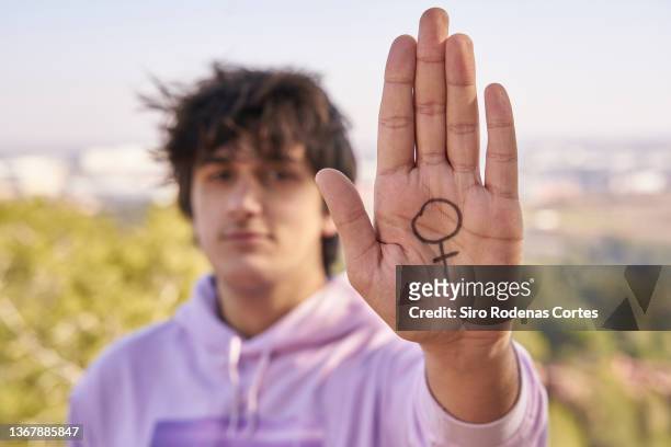 close-up of boy  showing female symbol - showing respect fotografías e imágenes de stock