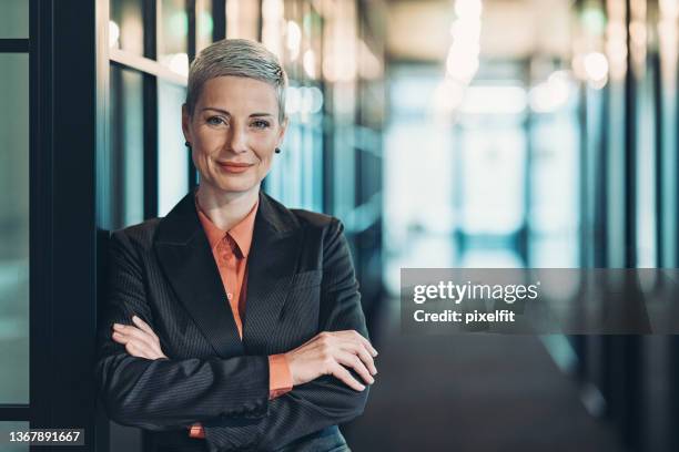 portrait of a confident businesswoman - lawyer stockfoto's en -beelden