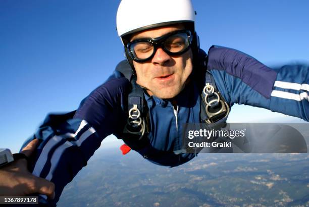 skydiver butterflies in the stomach - parachute imagens e fotografias de stock