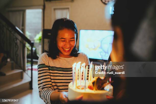 happy friendship at birthday party - happy birthday stockfoto's en -beelden
