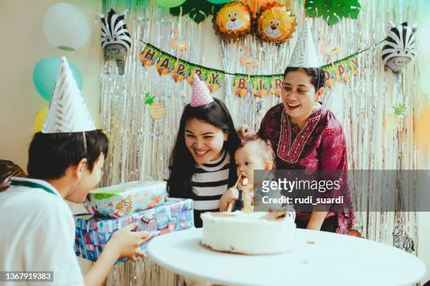 happy family at birthday party - eerste verjaardag stockfoto's en -beelden