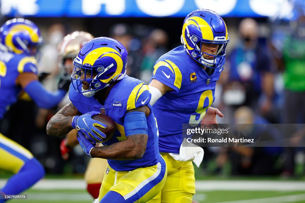 Nfc Rams Matthew Stafford of the Los Angeles Rams hands the ball off to... News ...