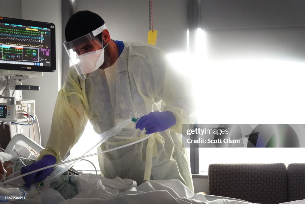Respiratory Therapists Treat Covid-19 Patients At Chicago Hospital