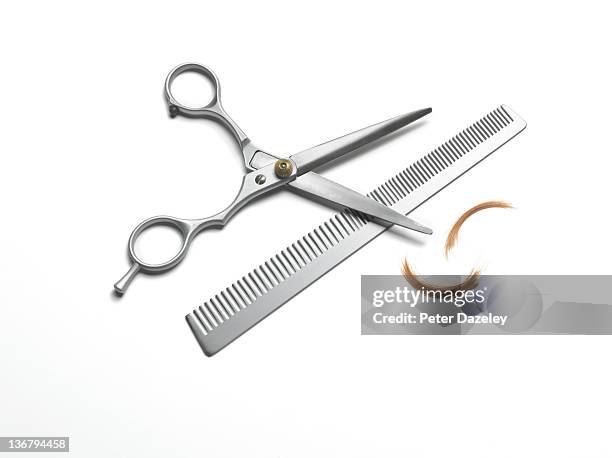 hairdresser scissors and comb on white background - schaar stockfoto's en -beelden