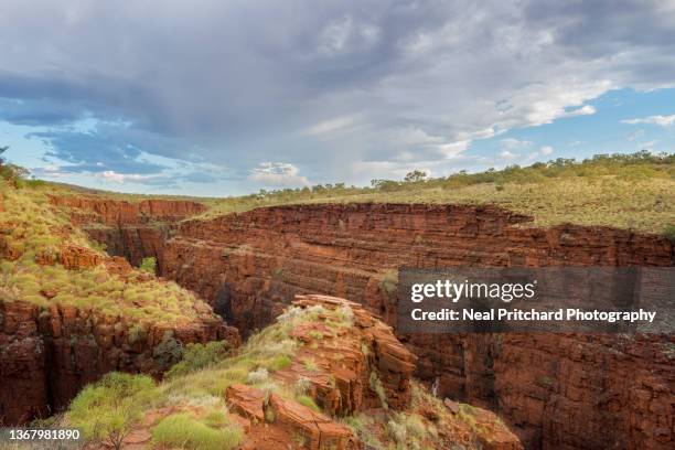canyon overlook at karijini national park - canyon stock pictures, royalty-free photos & images