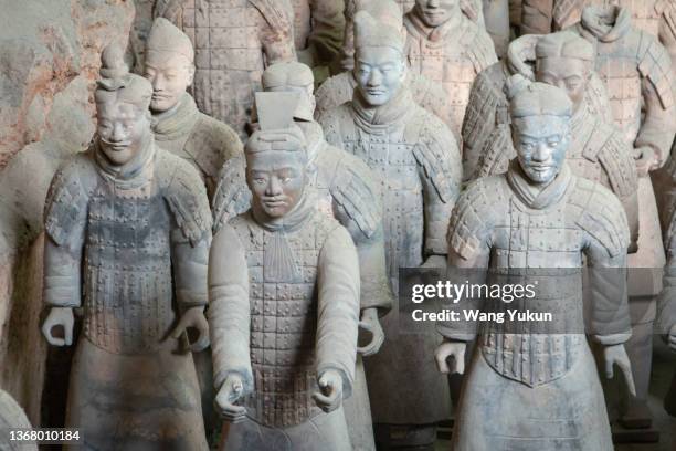 terracotta army in xi'an, shaanxi province, china - terracotta army stock-fotos und bilder