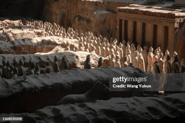 terracotta army in xi'an, shaanxi province, china - xi'an stock-fotos und bilder