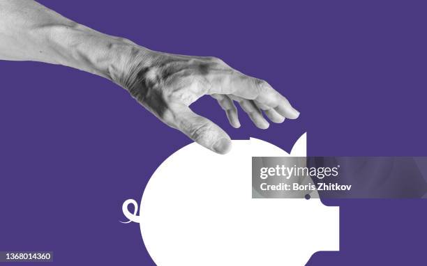 savings protection - garder photos et images de collection