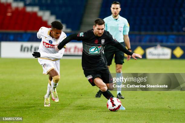 Lionel Messi of Paris Saint-Germain controls the ball against Hicham Boudaoui of OGC Nice during the French Cup match between Paris and Nice on...