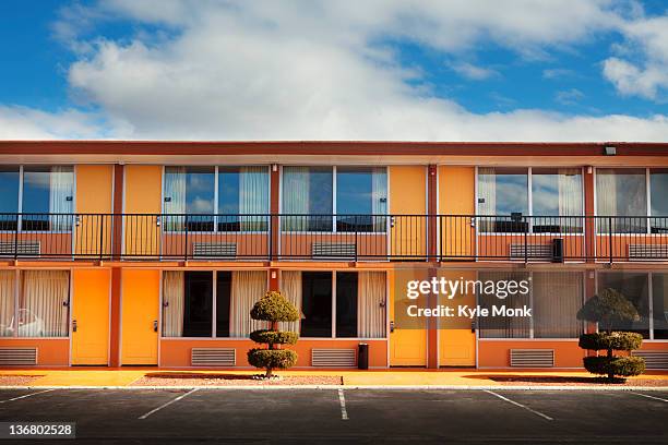 parking lot, doors and windows of motel - motel imagens e fotografias de stock