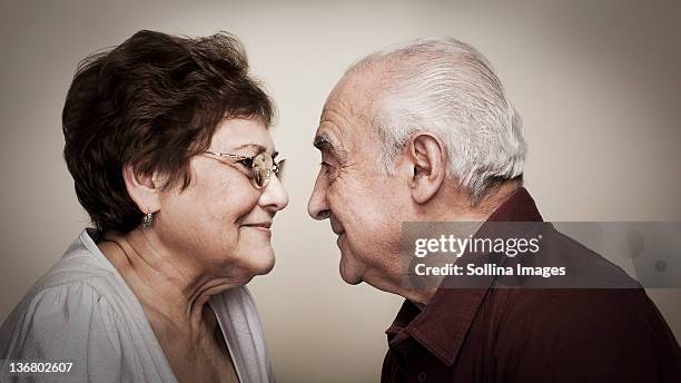 senior hispanic couple face to face - face to face fotografías e imágenes de stock