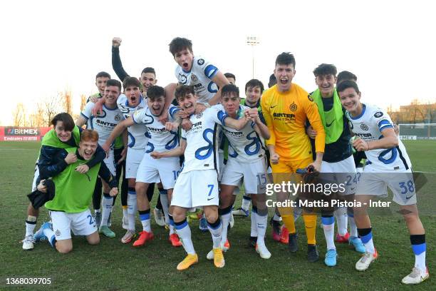 Team of FC Internazionale celebrate the victory after the campionato Primavera 1 match between AC Milan U19 and FC Internazionale U19 at Centro...