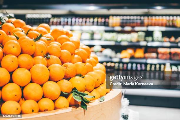 orange fruit in grocery store. - supermarket fruit stock-fotos und bilder