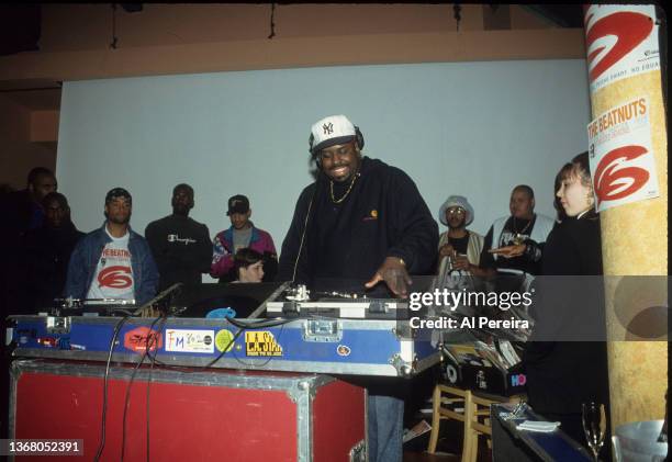 Funkmaster Flex performs at the Supermen DJ Competition on July 23, 1993 in New York City.