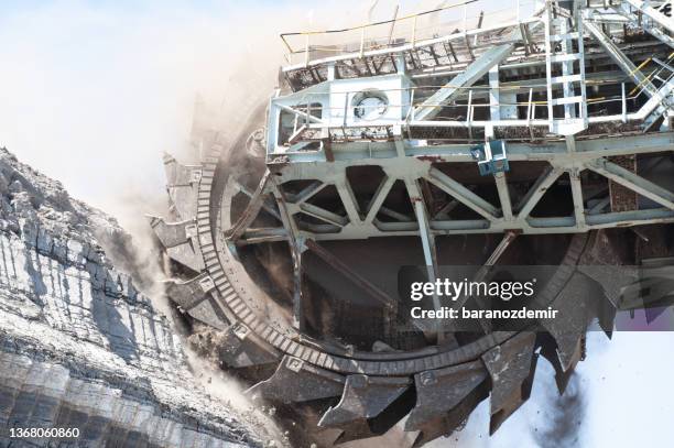 wheel bucket excavator working at coal mines - open pit mine stock pictures, royalty-free photos & images