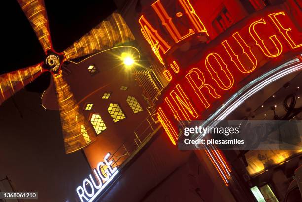 moulin rouge cabaret club at night, boulevard de clichy, paris - clichy stock pictures, royalty-free photos & images