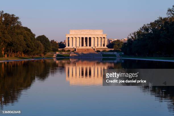 sunlight, lincoln memorial, washington dc, america - 反射用池 ストックフォトと画像