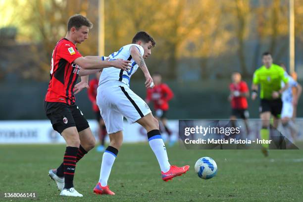 Fabio Abiuso of FC Internazionale in action during the campionato Primavera 1 match between AC Milan U19 and FC Internazionale U19 at Centro Sportivo...