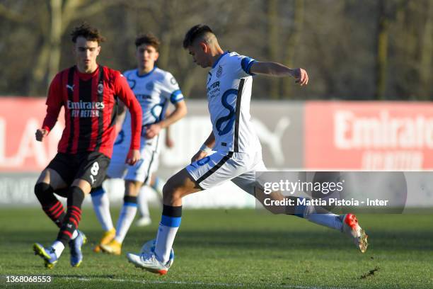 Nikola Iliev of FC Internazionale in action during the campionato Primavera 1 match between AC Milan U19 and FC Internazionale U19 at Centro Sportivo...