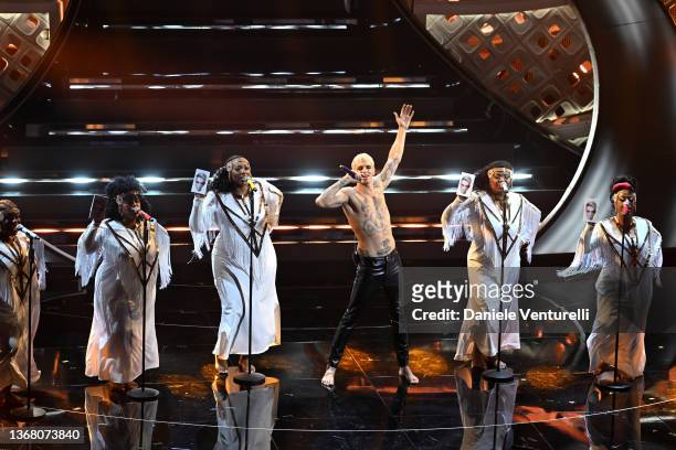 Achille Lauro and Harlem Gospel Choir attend the 72nd Sanremo Music Festival 2022 at Teatro Ariston on February 01, 2022 in Sanremo, Italy.