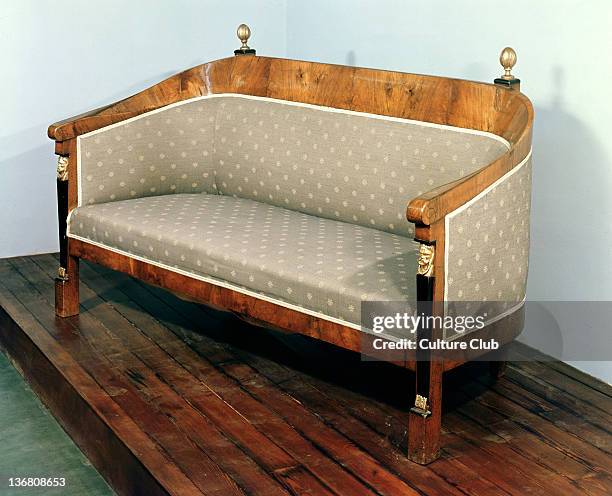 21 Biedermeier Sofa Stock Photos, High-Res Pictures, and Images - Getty ...