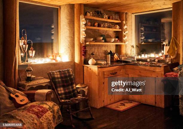 interior of an eco cabin at night - cozy kitchen stockfoto's en -beelden