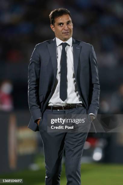 Head coach of Uruguay Diego Alonso gestures during a match between Uruguay and Venezuela as part of FIFA World Cup Qatar 2022 Qualifiers at...