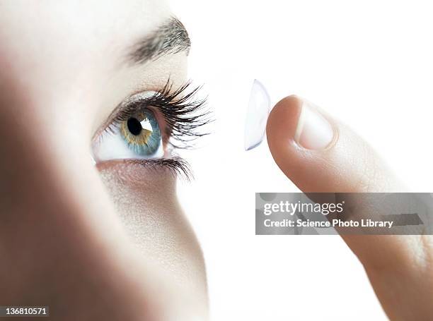 contact lens use - lenti a contatto foto e immagini stock