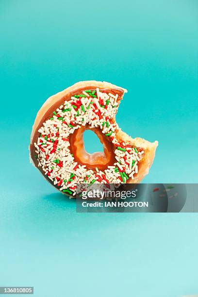 part-eaten doughnut - abgebissen stock-fotos und bilder
